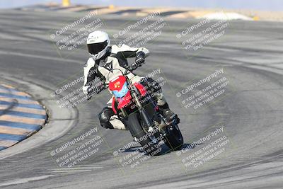 media/Dec-01-2025-Moto Forza (Mon) [[2daa91e15f]]/2-Intermediate Group/Session 2 (Turns 9 and 10)/